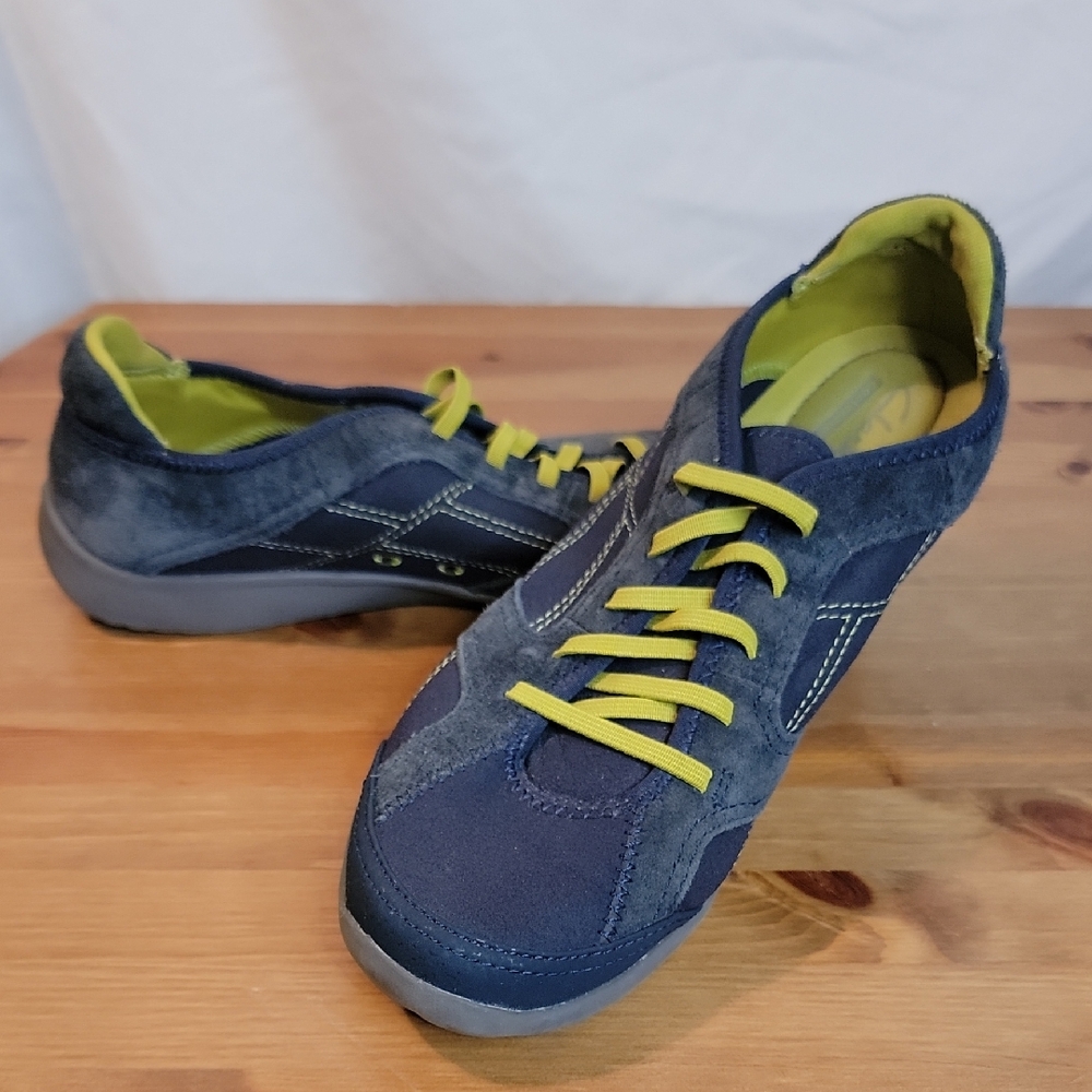 CLARKS Arbor Jade Blue Leather Slip On Sneakers With Neon Green Accents  Sz 7M